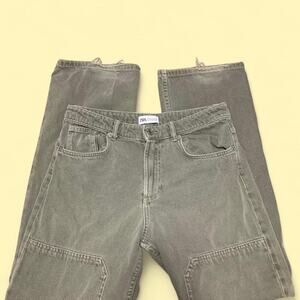 Zara Green Jeans with a straight leg look- slightly baggy- size 8